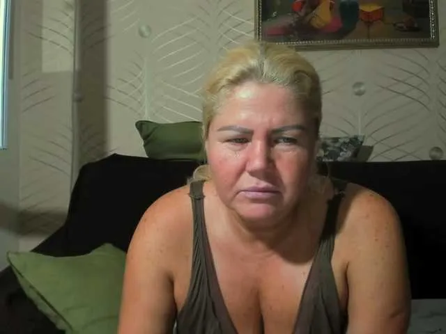 Live sex webcam photo for come2mom #276116373