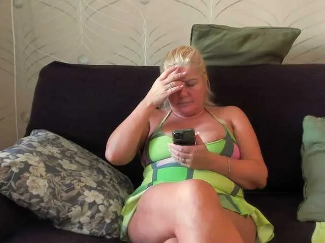 Live sex webcam photo for come2mom #276319141