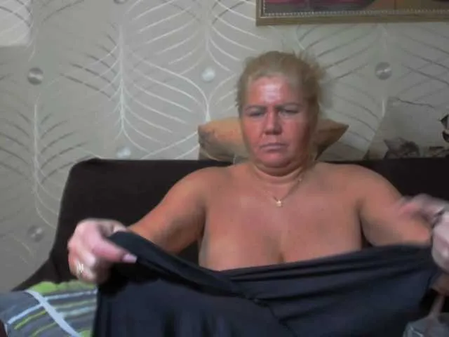 Live sex webcam photo for come2mom #276531878