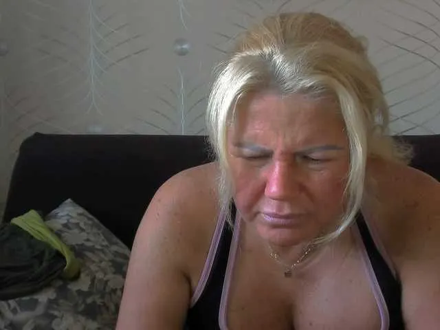 Live sex webcam photo for come2mom #276586143