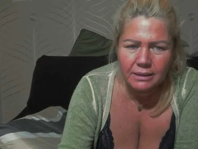 Live sex webcam photo for come2mom #276661851