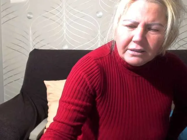 Live sex webcam photo for come2mom #276731996