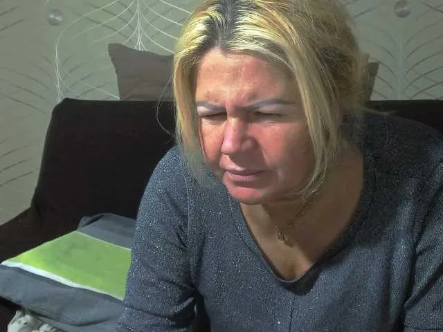 Live sex webcam photo for come2mom #276733536