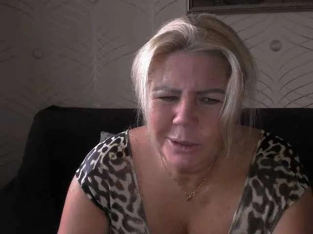 Live sex webcam photo for come2mom #276878990