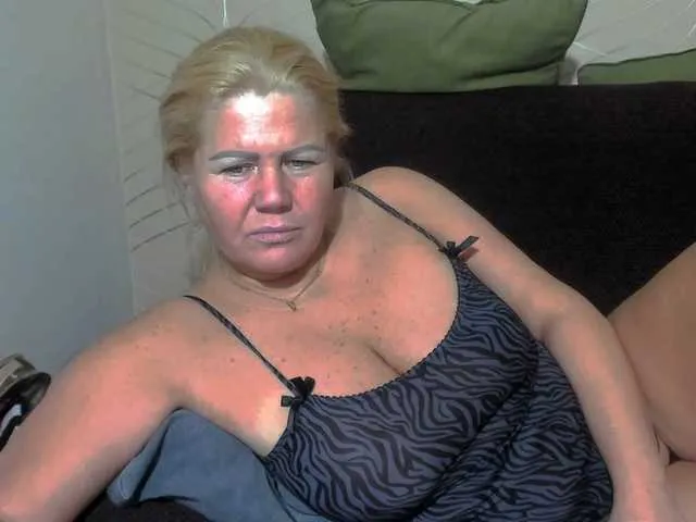Live sex webcam photo for come2mom #276956302
