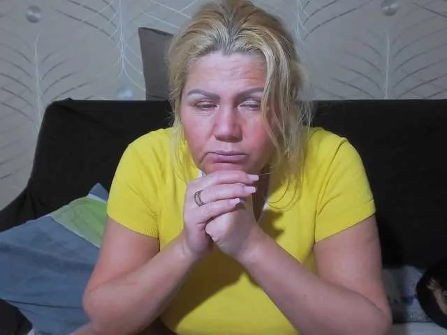 Live sex webcam photo for come2mom #277041468