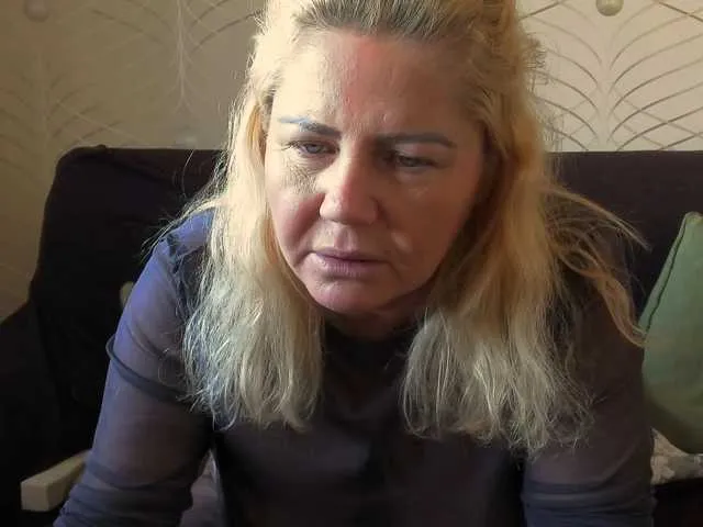 Live sex webcam photo for come2mom #277104960