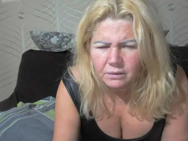 Live sex webcam photo for come2mom #277271598