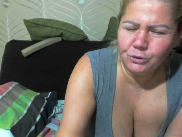 Live sex webcam photo for come2mom #277401372
