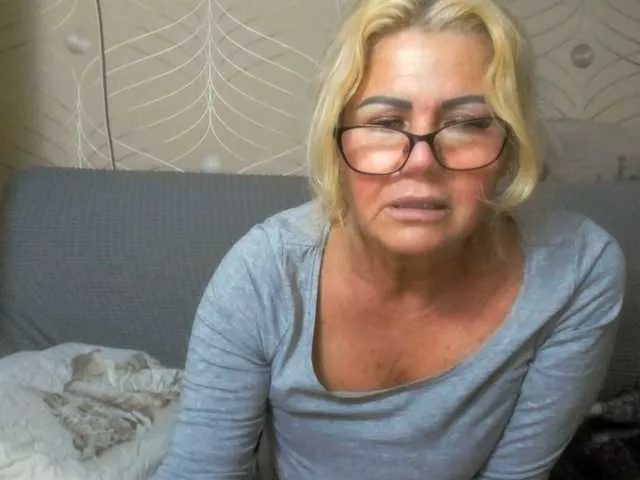 Live sex webcam photo for come2mom #290863360