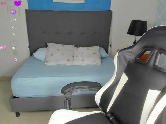 Live sex webcam photo for cora-22 #291393112