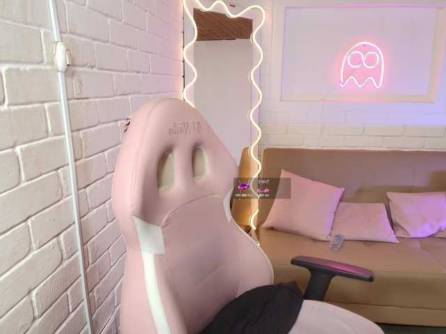 Live sex webcam photo for cora-tay #290377879