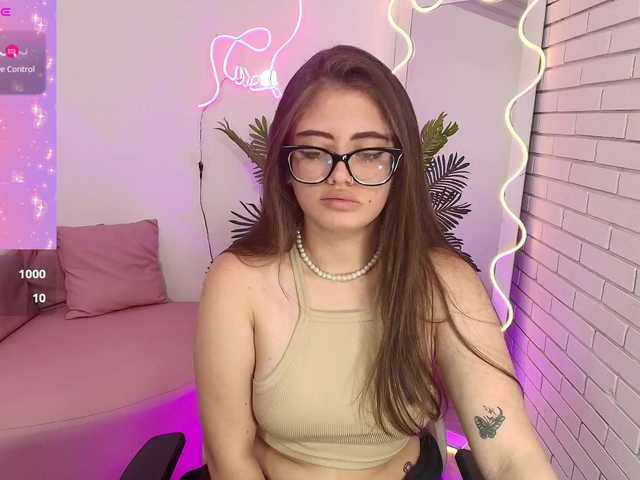 Live sex webcam photo for cora-tay #290449762