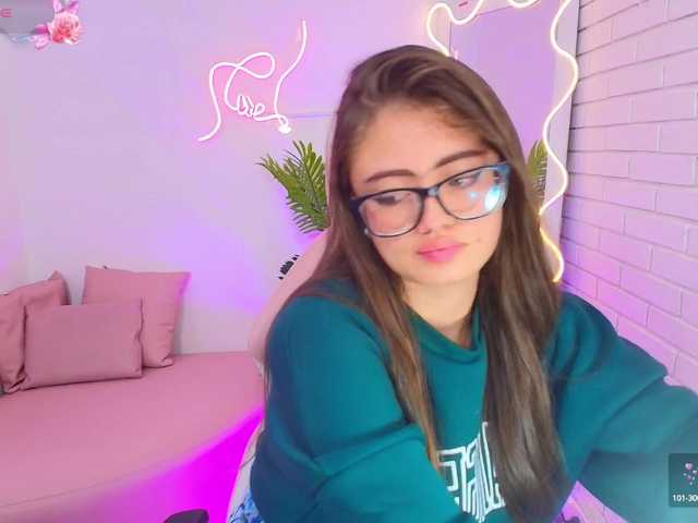 Live sex webcam photo for cora-tay #290647109