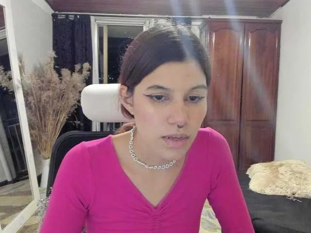 Live sex webcam photo for coriem #277369715