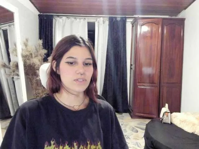 Live sex webcam photo for coriem #277432544