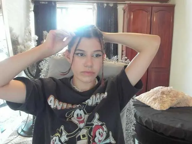 Live sex webcam photo for coriem #277595940