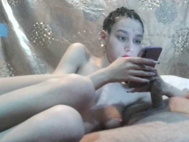 Live sex webcam photo for couplecutexxx #277828195