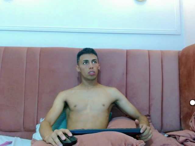 Live sex webcam photo for couplehoneyfx #277706216