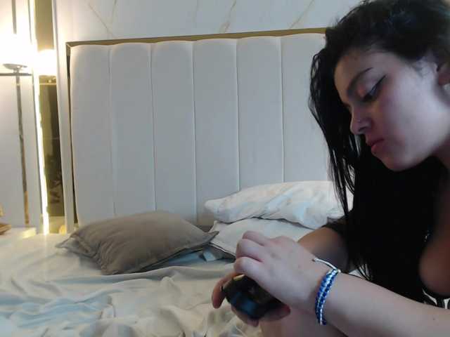 Live sex webcam photo for couplehoneyfx #277789653