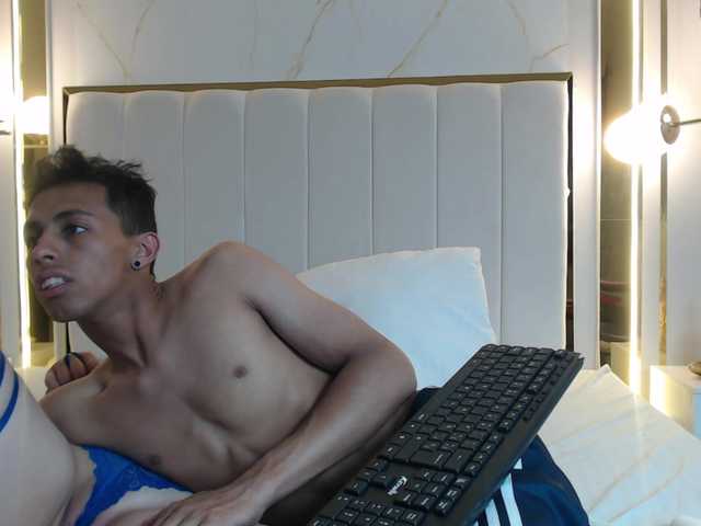 Live sex webcam photo for couplehoneyfx #277962256