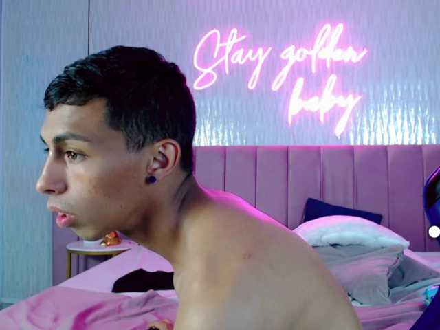 Live sex webcam photo for couplehoneyfx #290040414