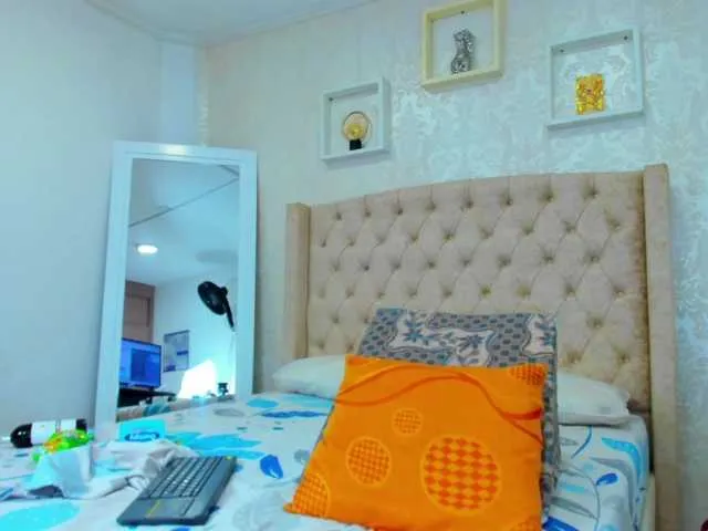 Live sex webcam photo for couplehorny1 #274371897