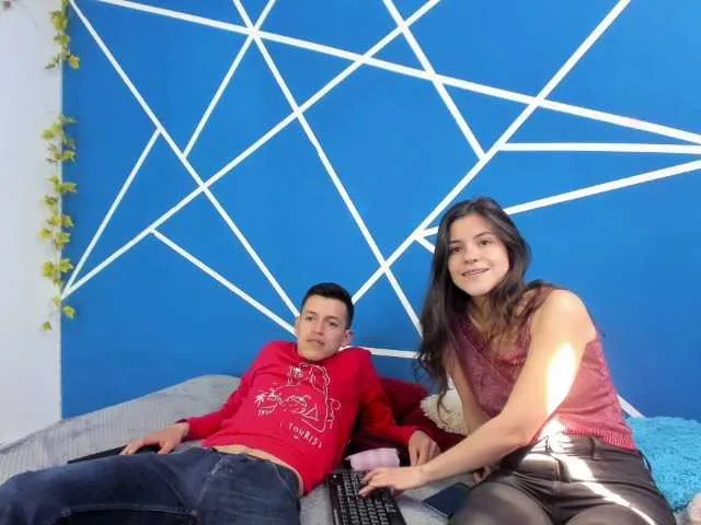 Live sex webcam photo for couplehorny21 #271712125