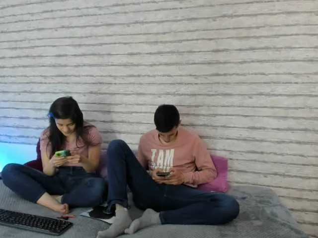 Live sex webcam photo for couplehorny21 #271750847