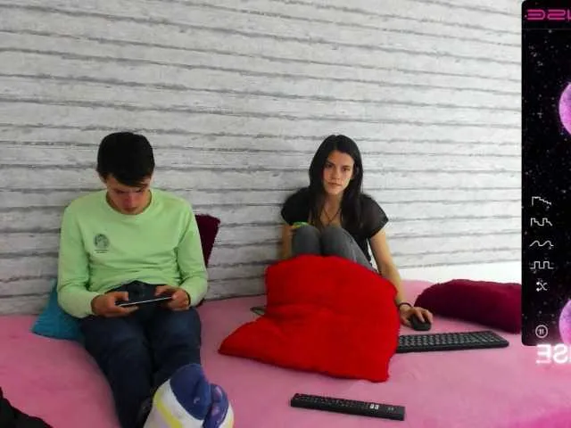 Live sex webcam photo for couplehorny21 #273087733