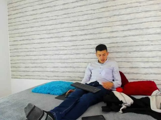 Live sex webcam photo for couplehorny21 #273274544