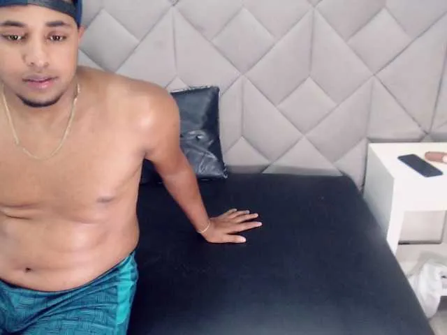 Live sex webcam photo for couplelatinx #272783308