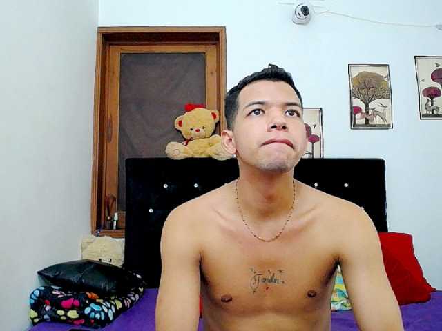 Live sex webcam photo for couplesgame2 #271777422