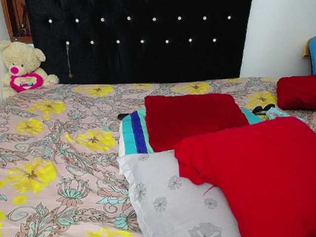 Live sex webcam photo for couplesgame2 #271962501