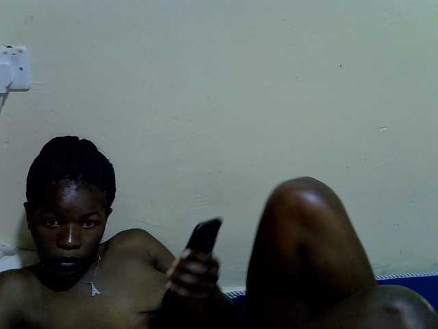 Live sex webcam photo for creamy-girl #275585236