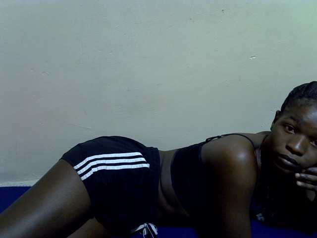 Live sex webcam photo for creamy-girl #275600927