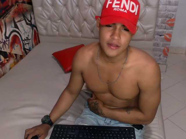 Live sex webcam photo for criskaily #272323005