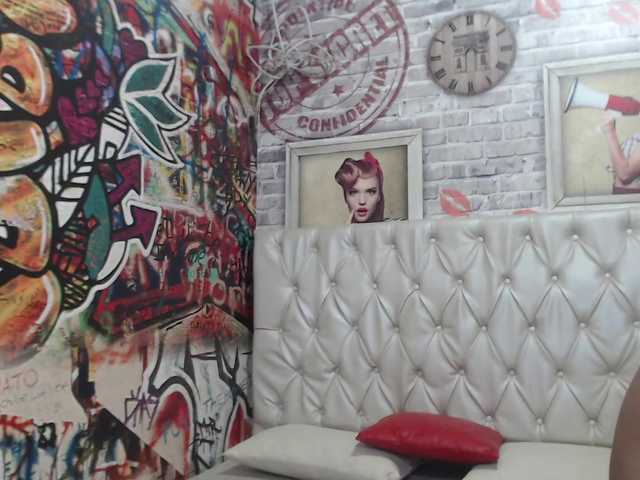 Live sex webcam photo for criskaily #272533158