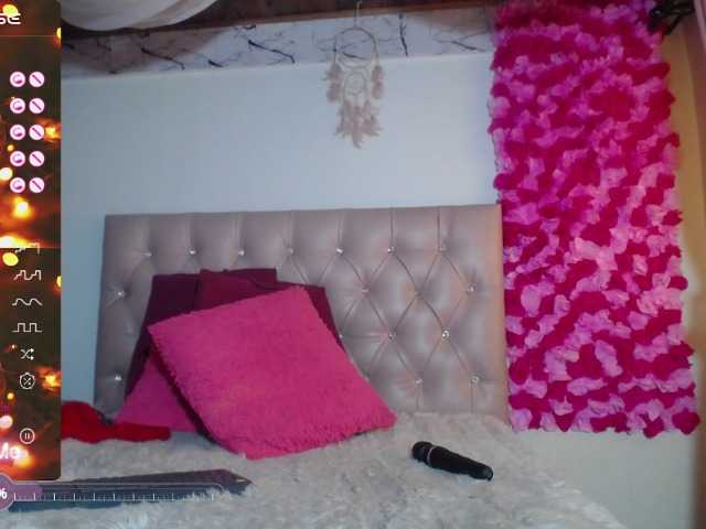 Live sex webcam photo for crislingery- #276760648