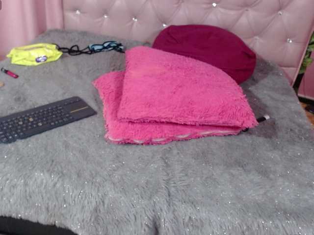 Live sex webcam photo for crislingery- #277385798