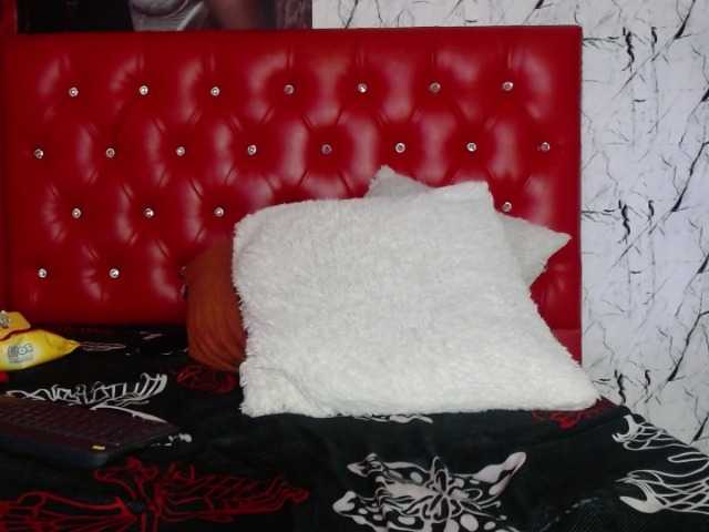 Live sex webcam photo for crislingery- #277557444