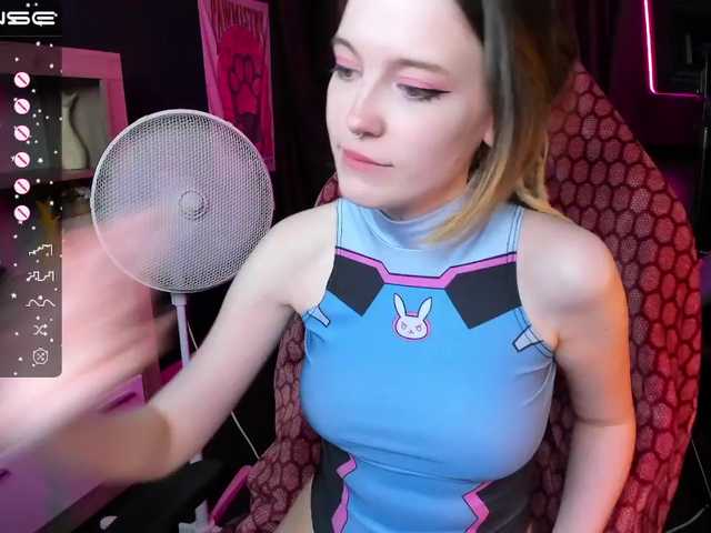 Live sex webcam photo for crispy-tati- #275494763