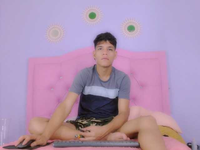 Live sex webcam photo for crist-karlaluchi #277333223