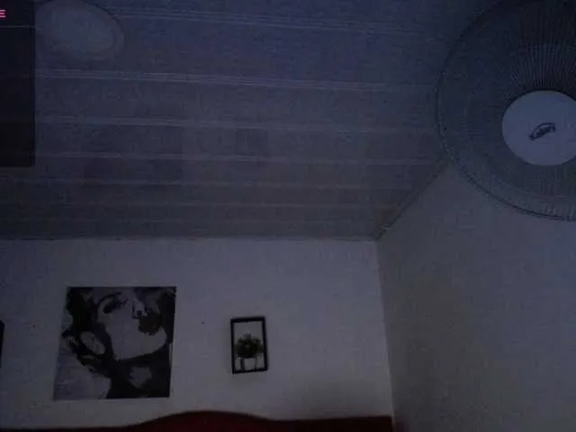 Live sex webcam photo for cristal-horny19 #278158123