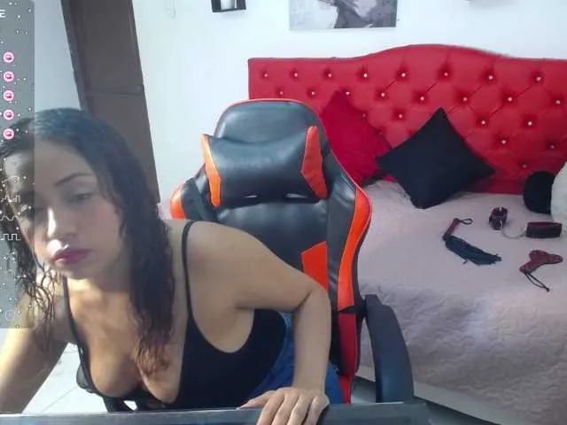 Live sex webcam photo for cristal-horny19 #278167954