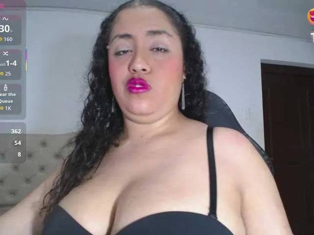Live sex webcam photo for cristal-horny19 #293616819
