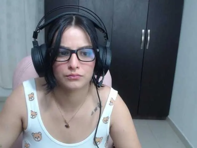 Live sex webcam photo for cristal-hot07 #290365746