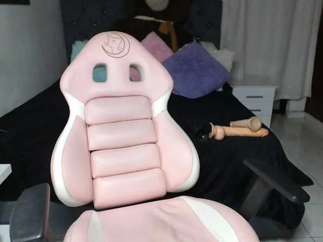 Live sex webcam photo for cristalb1 #272707327