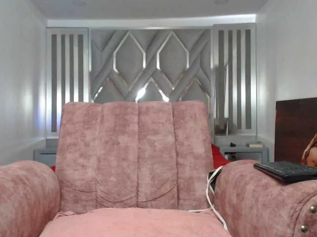 Live sex webcam photo for cristalb1 #290243385