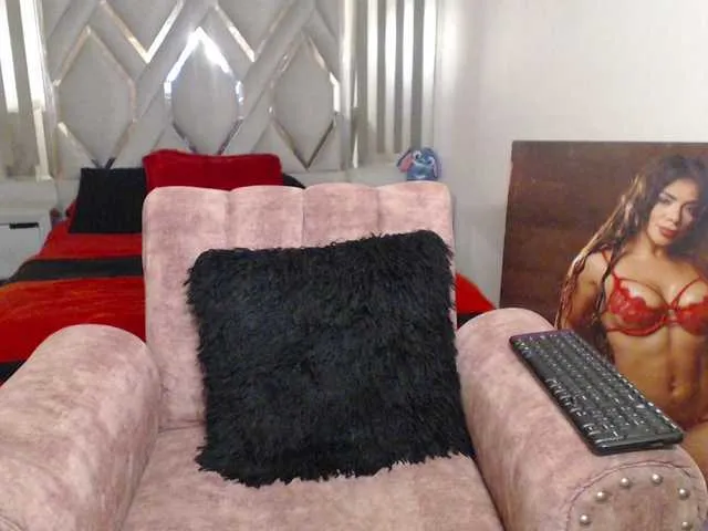 Live sex webcam photo for cristalb1 #291736442